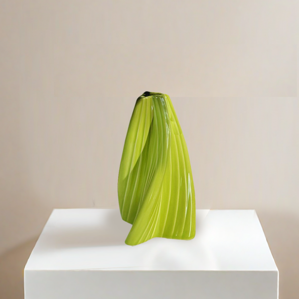 T50 A green rotating vase