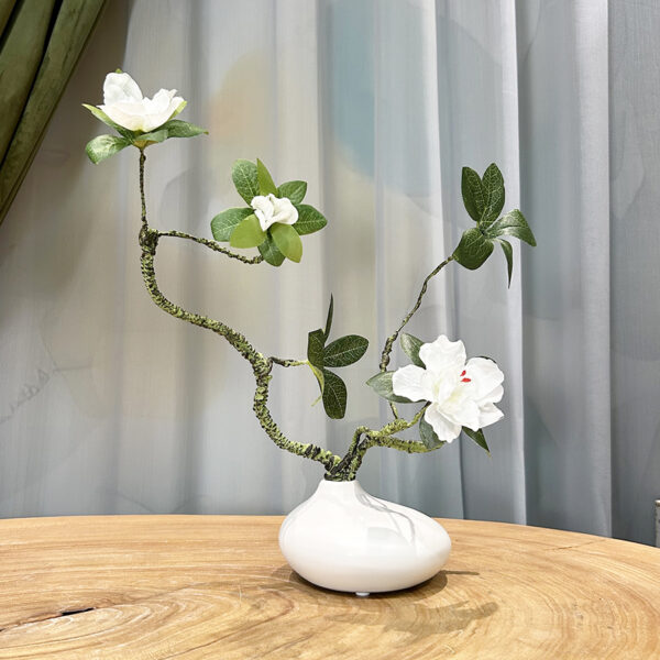 T37 A white stone vase