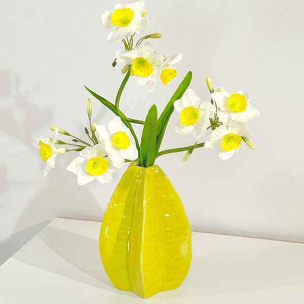 T47 One yellow star fruit vase